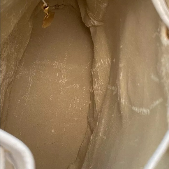 Gucci Vintage Flora White Leather Drawstring Bag-Authenticated - Picture 10 of 15